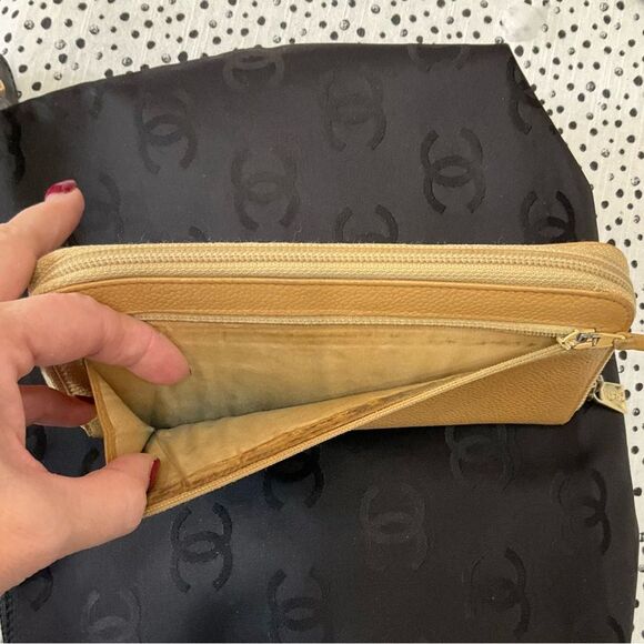 Authentic CHANEL wallet - Picture 3 of 5